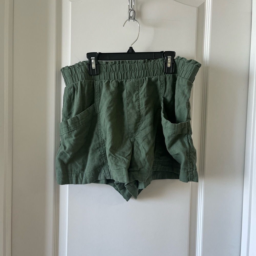 Linen Blend Green Cargo Shorts with Elastic Waistband